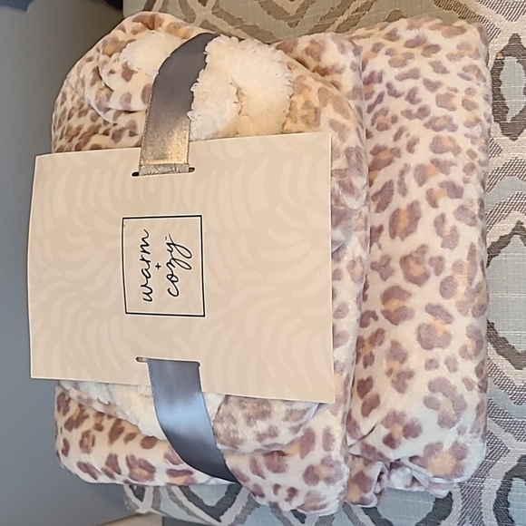 Nwot blanket/bootie set - Picture 1 of 3